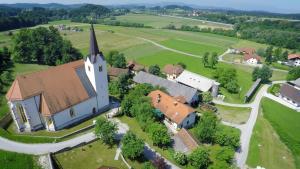 Produkcija Bakster -  cerkev sv. Luka v Sp. Praprečah (2)